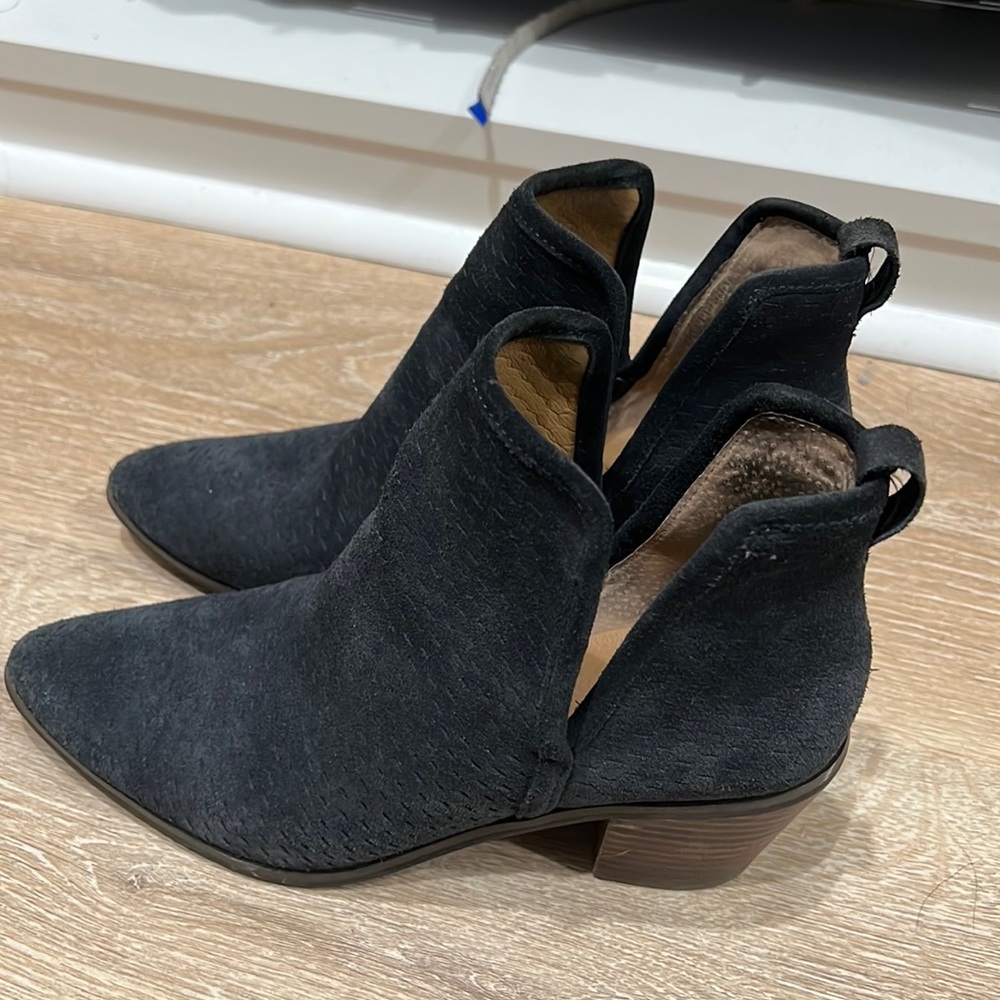 Lucky brand booties ( Navy Blue)